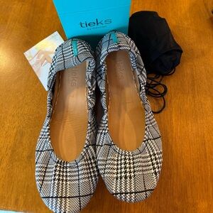 Seafield Check Tieks size 7
